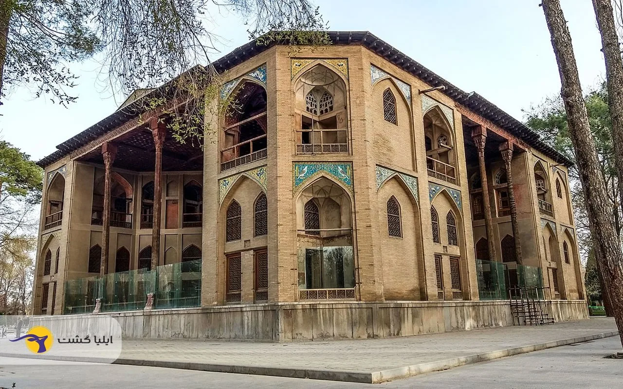 عمليات الترميم والصيانة في قصر هشت بهشت